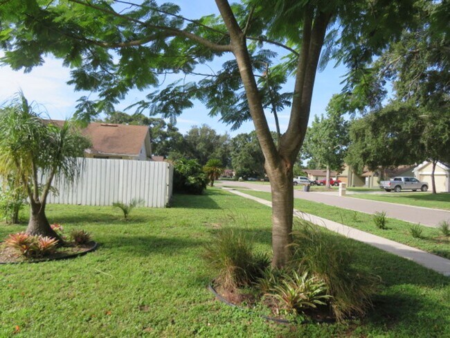 Building Photo - 839 Rosemere Cir