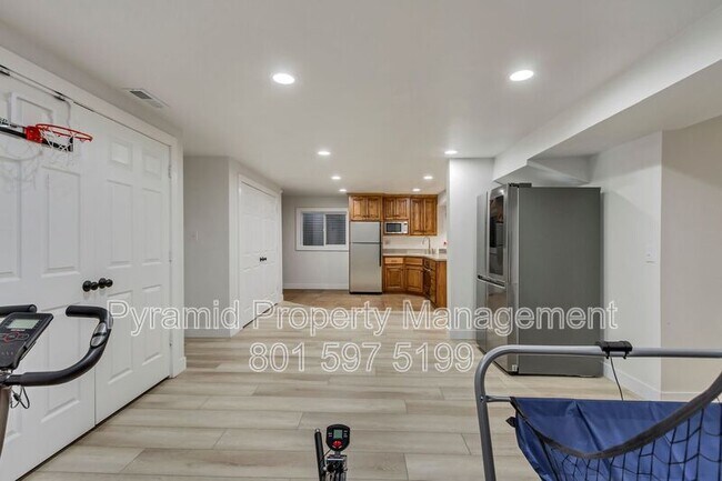 Building Photo - 10971 Cindy Cir