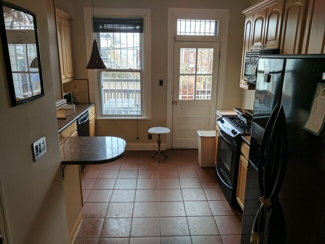 Building Photo - 3025 11th St NW