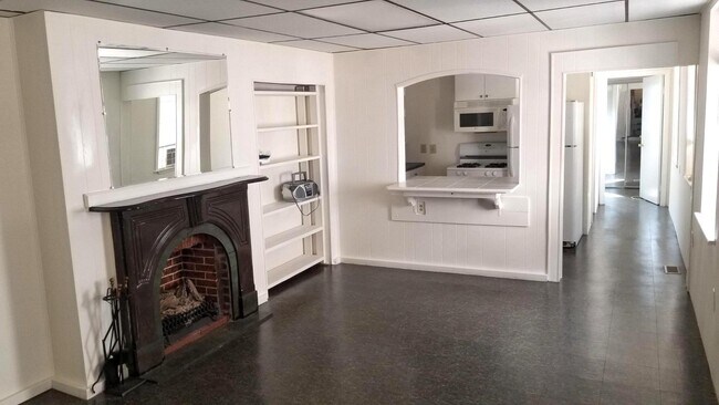 Building Photo - 1923 E Pratt St