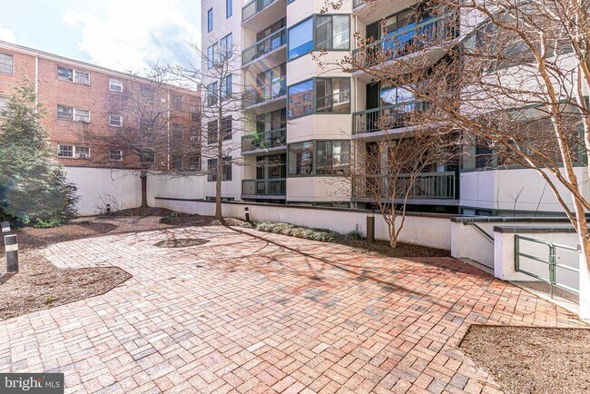 Building Photo - 955 26th St NW