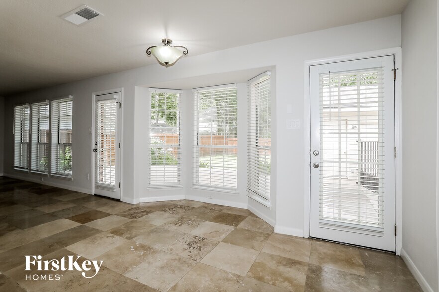 Building Photo - 108 N Rockfern Ct