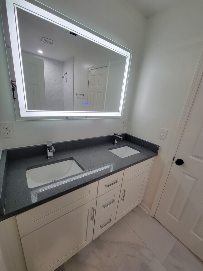 2nd Bathroom Bathroom - 1131 Montreat Ave SW