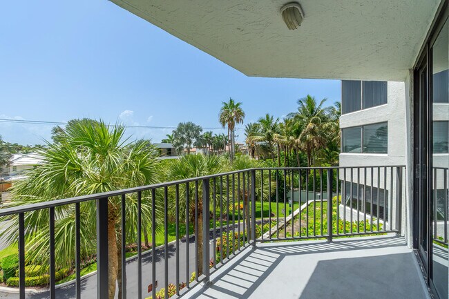 Building Photo - 2565 S Ocean Blvd