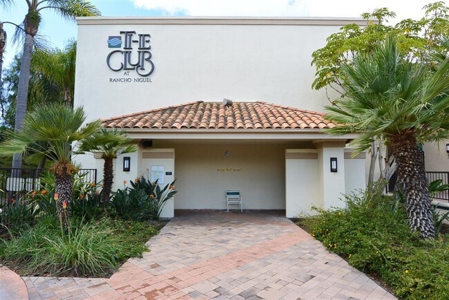 Building Photo - Immaculate 2 story 3 bedroom 2.5 bath house in Laguna Niguel