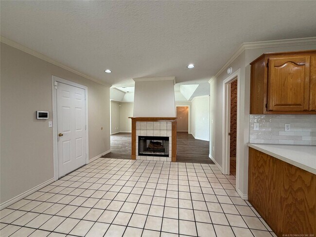 Building Photo - 9203 S 73rd E Ave
