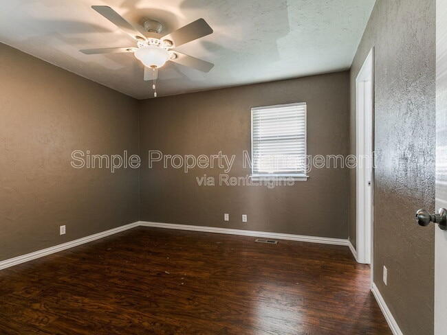 Building Photo - 1404 Crown Point Ave