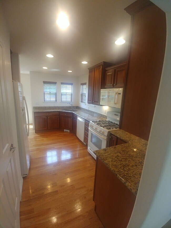 Building Photo - 8322 E 149th Dr