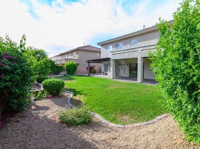 Building Photo - 2521 W Tumbleweed Dr