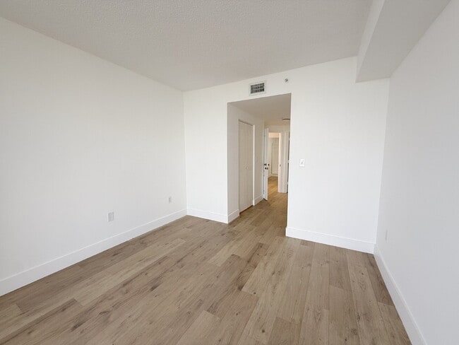 Building Photo - Rare 2/2 Corner Penthouse with Panoramic Lagoon Views from Every Room – Available Now!