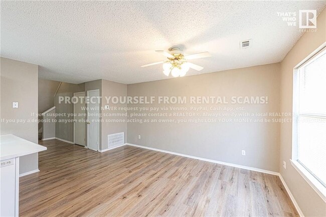 Building Photo - 688 W Martha Dr