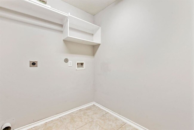 Building Photo - 21711 Debray Dr