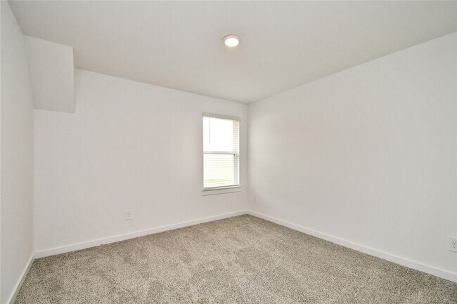 Building Photo - 30330 Reagans Rnch Dr