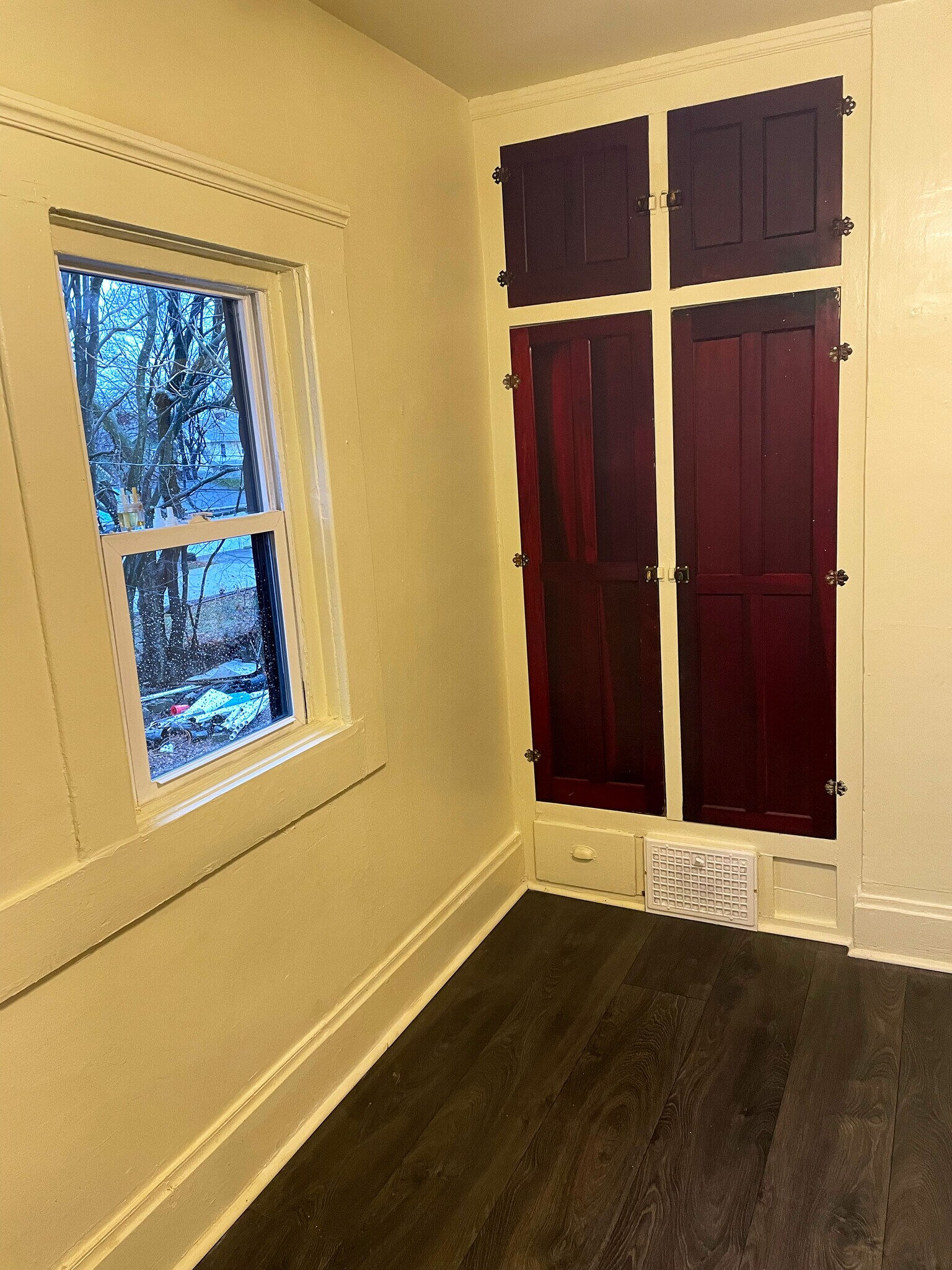 Building Photo - 889 N Main St