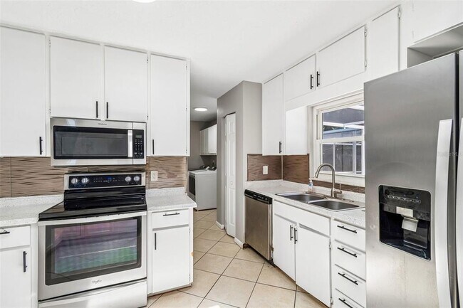 Building Photo - 7111 Gateway Ct