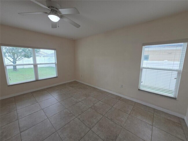 Building Photo - 2246 Waukegan Dr
