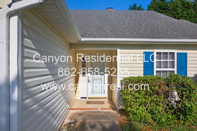 Building Photo - 2035 Ardmore Village Ln