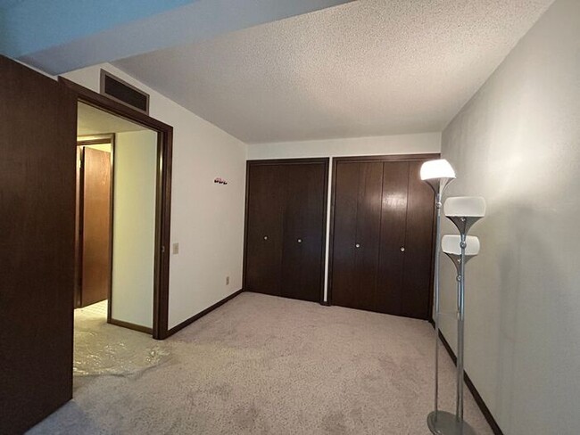Building Photo - $3,350 | 5 Bedroom, 2.5 Bathroom House | P...