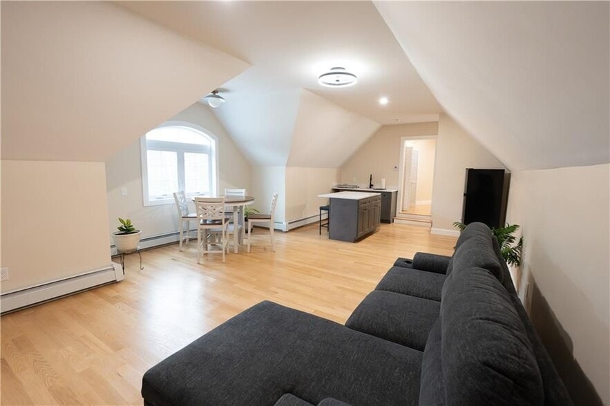 Building Photo - 197 Old Great Rd