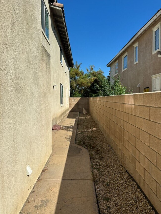 Building Photo - Available now! Beautiful 4 Bedroom Home for Rent in WOLF CREEK community of South Temecula!