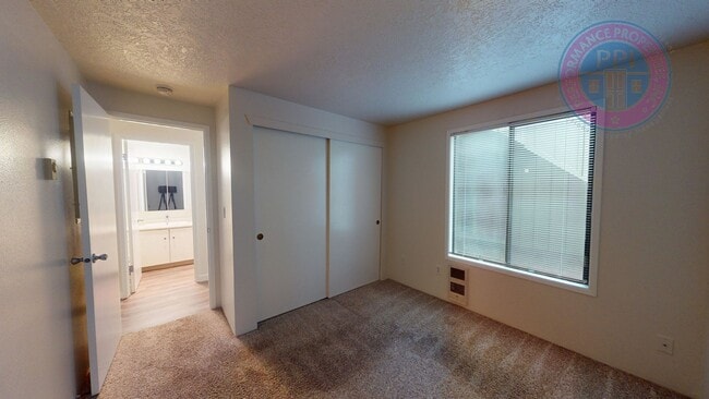 Building Photo - hol7107