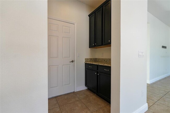 Building Photo - 9088 Outlook Rock Trail