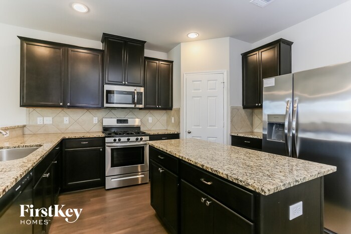 Building Photo - 7215 Victorville Dr