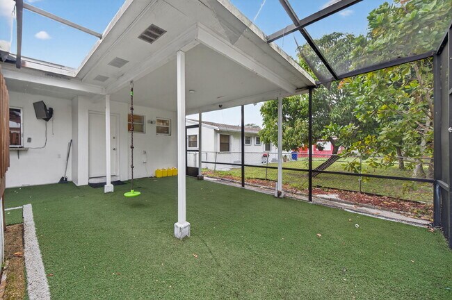 Building Photo - 6219 SW 20th Ct