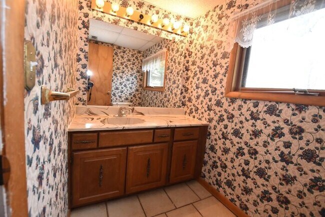 Building Photo - 2 bedroom home in Mishawaka