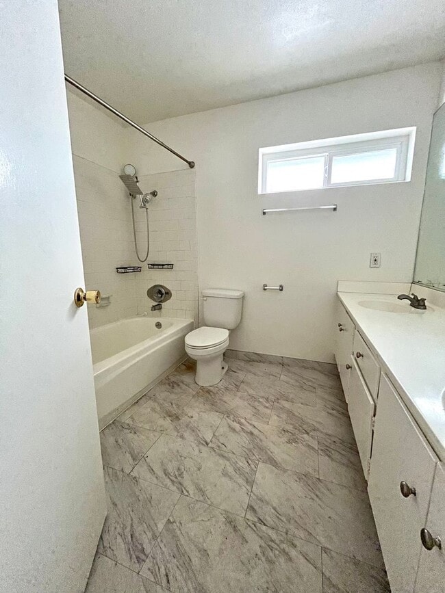 Building Photo - 12562 Brookshire Ave