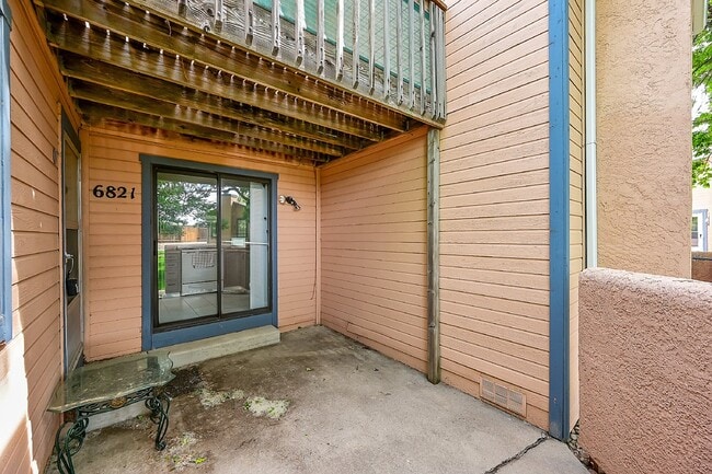 Building Photo - 3 Bed/1.5 Bath - Townhome in Colorado Spri...