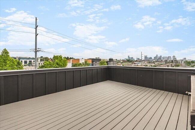 Building Photo - 827 Ramsey St