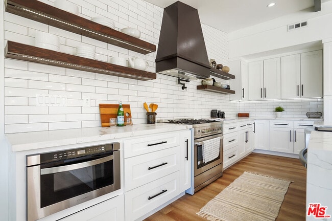 Building Photo - 4670 Brewster Dr