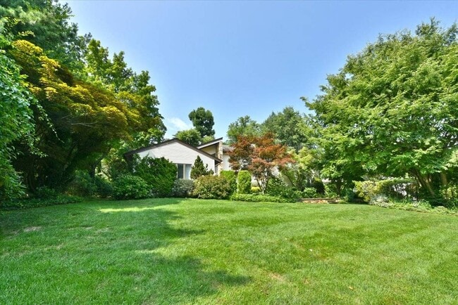 Primary Photo - 24 Aldgate Dr W
