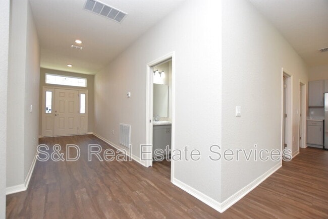 Building Photo - 920 Montgomery Ln