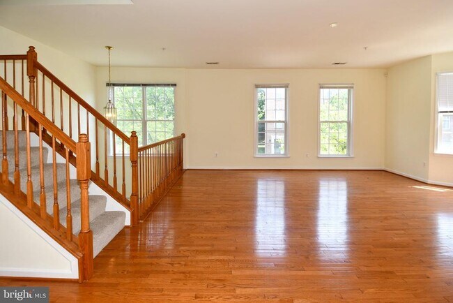 Building Photo - 8784 Lincoln St