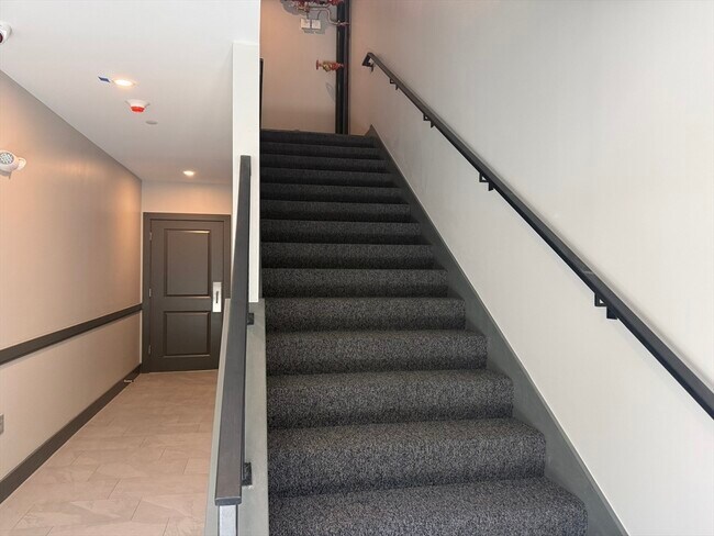 Building Photo - 251 Sladen St