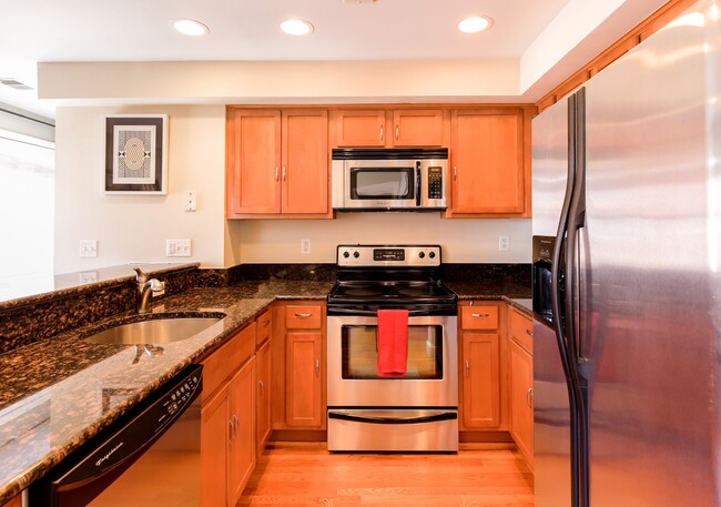Building Photo - Stylish Condo in Hill East - Parking Space...