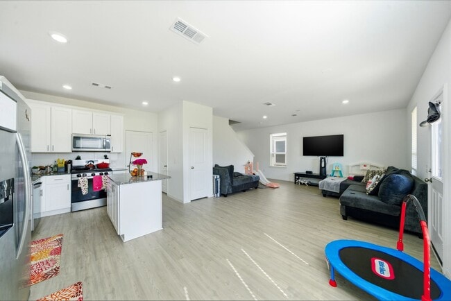 Building Photo - 23531 Autumn Harvester Dr