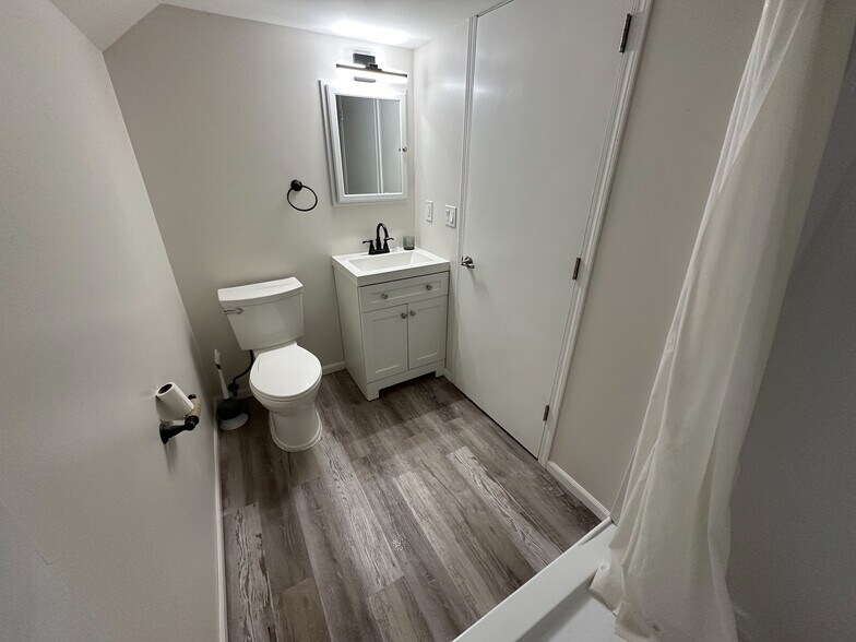 LL Bathroom 2 - 5864 Quebec Ave N