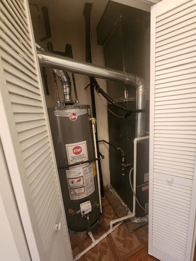 Building Photo - 5014 N Harding Ave