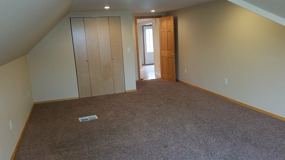 Building Photo - 211 10th Ave N