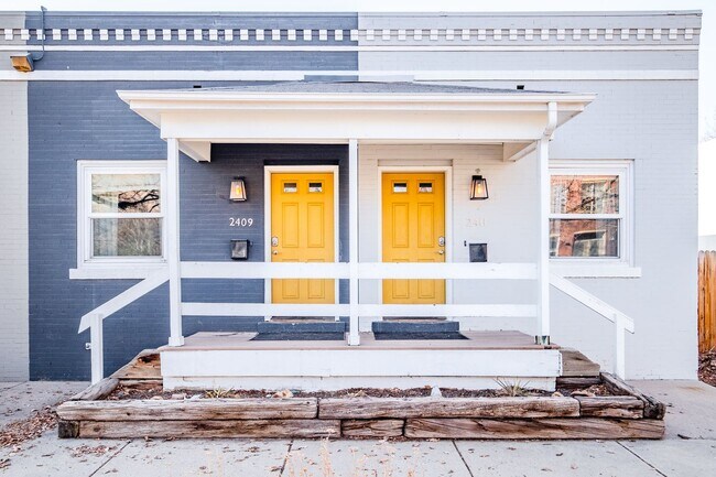 Building Photo - 2411 Tremont Pl