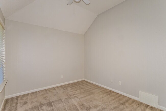 Building Photo - 7274 Busher Dr