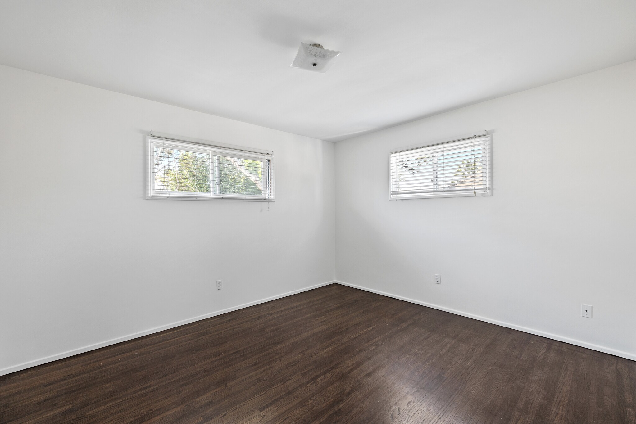 Building Photo - 1004 4th St