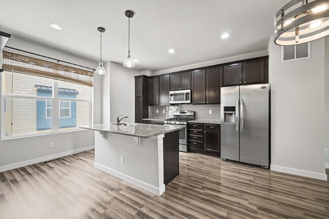 Building Photo - $2,395.95, Two Bedroom, 2.5 bathroom Townhome in Broomfield