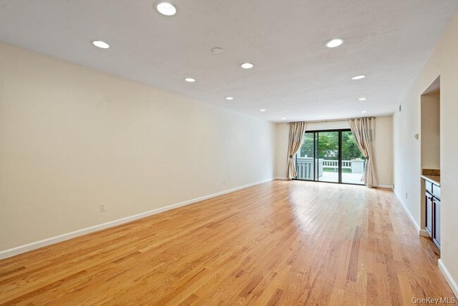 Building Photo - 90 Foxwood Dr