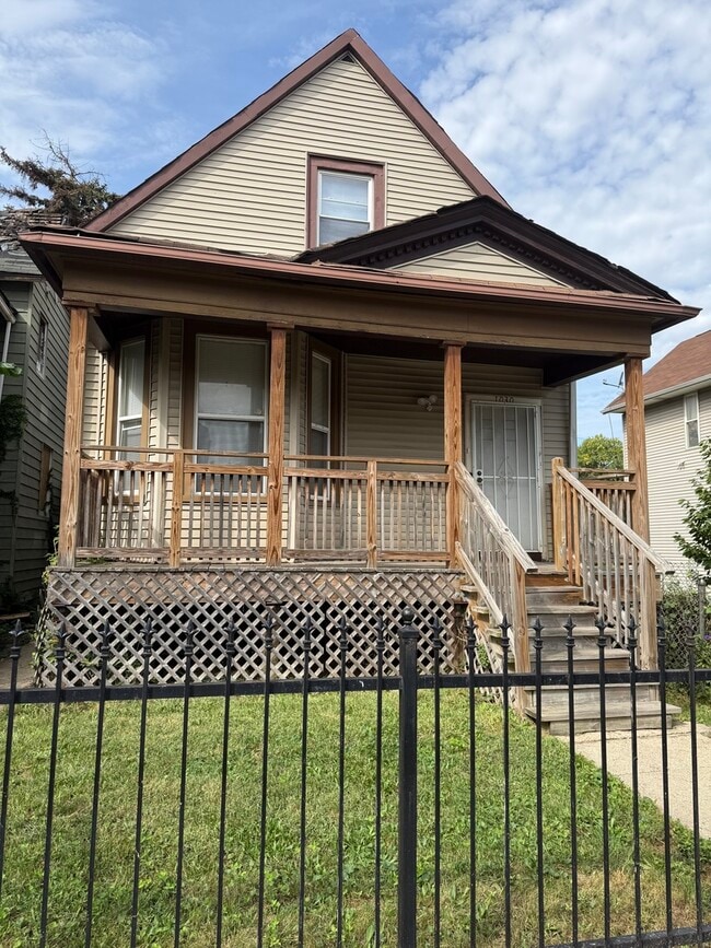Primary Photo - 1030 N Parkside Ave