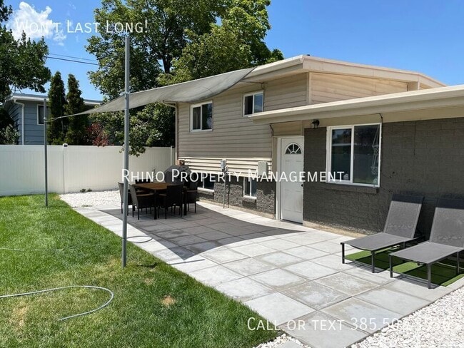 Building Photo - 1993 Champagne Ave