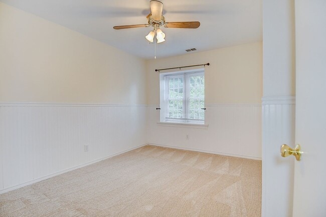 Building Photo - DOWNTOWN NORFOLK TOWNHOUSE